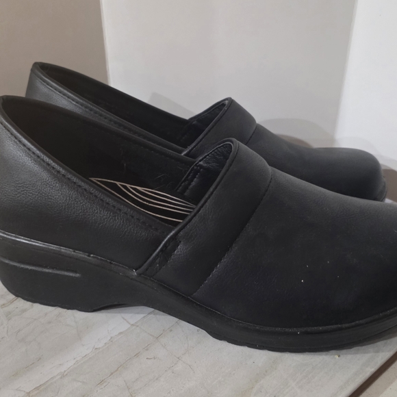 Easy Street Black Mules - Picture 1 of 6